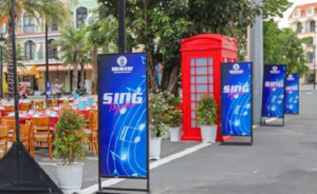 Standee khung sắt là gì?