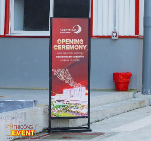 Standee khung sắt